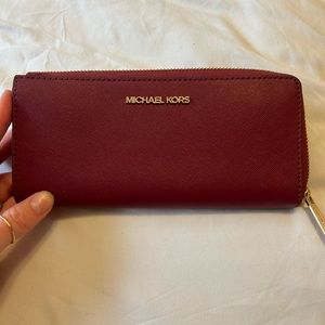 Michael Kors Jet Set Travel Large Saffiano Leather Quarter-Zip Wallet